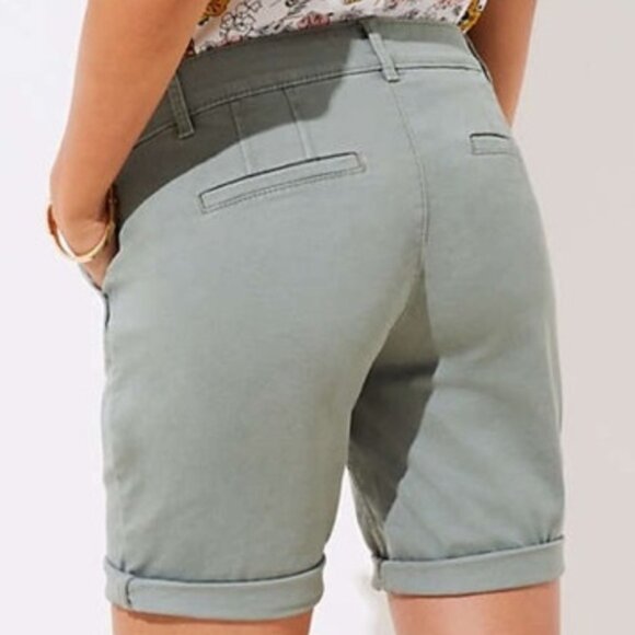 Loft - Marisa Bermuda Roll Shorts Mystic Olive Green 452952 | Size 4 - Picture 3 of 12